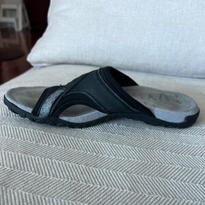 Merrell Women’s Terrain Slide II Black Suede Grip Sandals Size 8